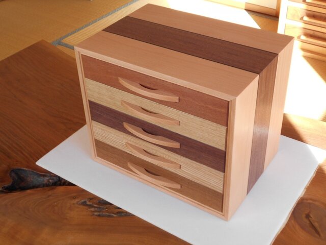 無垢材で作った5段の引き出し | iichi 日々の暮らしを心地よくする