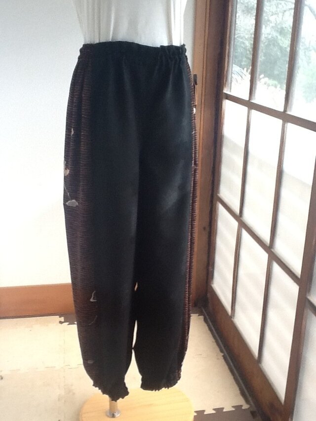 黒と茶色楽しいお出かけもんぺ