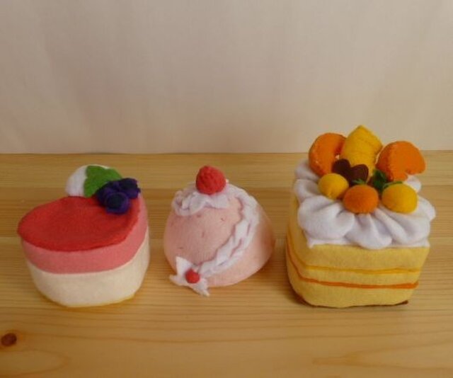 ☆受注制作☆フエルトのフルーツケーキの画像1枚目