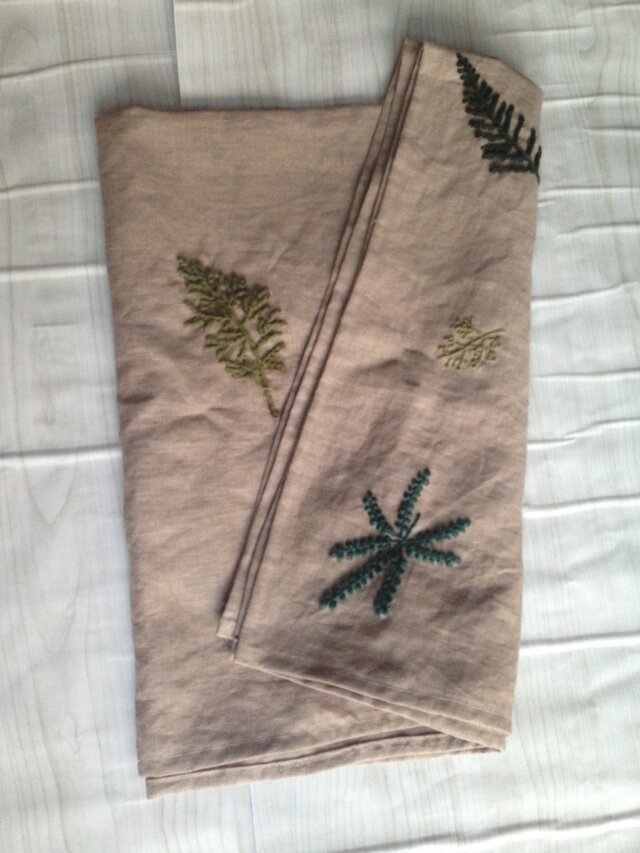 刺繍のクロスの画像1枚目