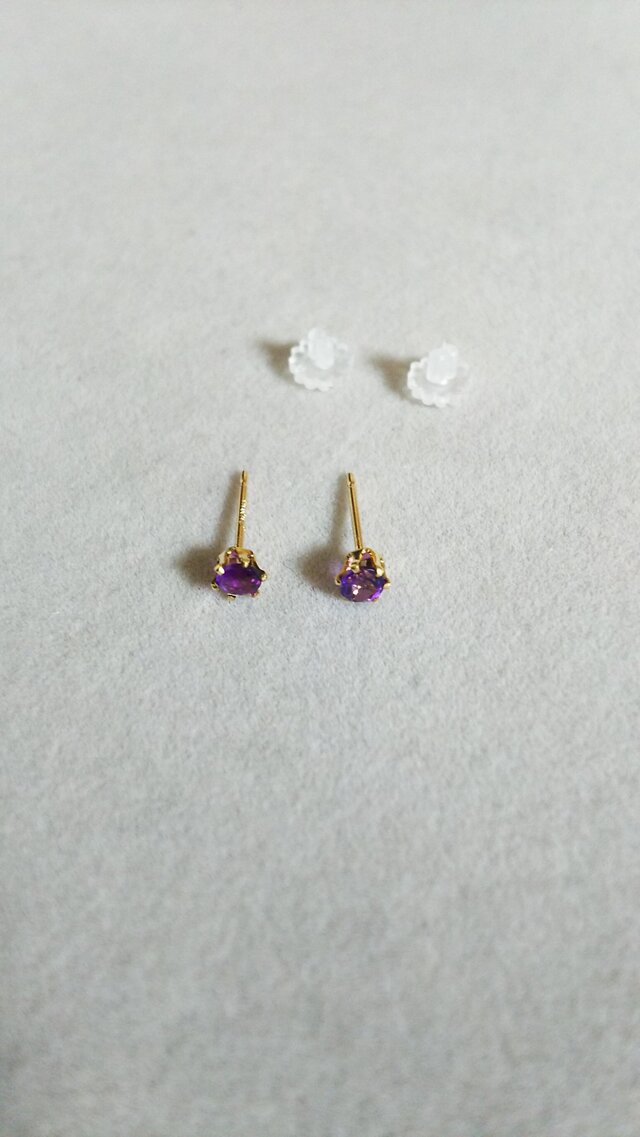 宝石質アメシストファセットピアス(3ミリ)の画像1枚目