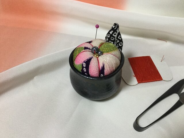 備前焼の花の針山の画像1枚目