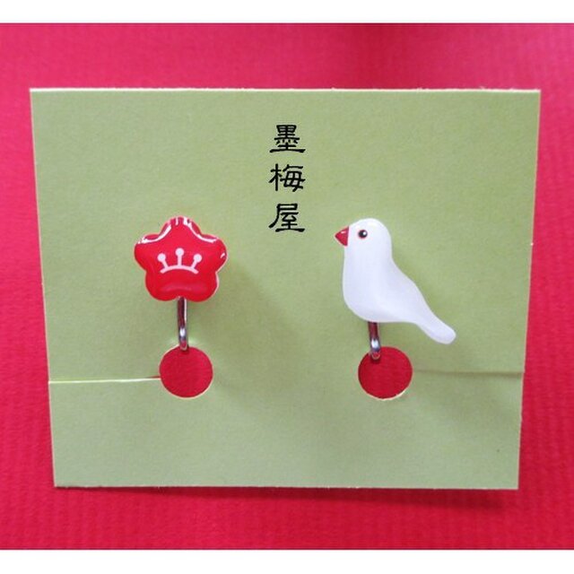 梅と白文鳥イヤリングの画像1枚目