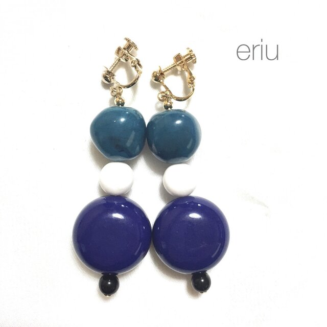 ブルー×ホワイト×ネイビー 大ぶりイヤリングの画像1枚目