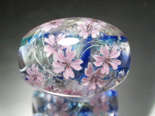 桜のとんぼ玉(ガラス玉)の画像1枚目