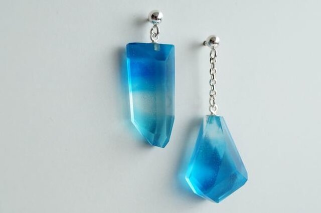 ウミノブラブラ SEA GLASS ピアス mの画像1枚目