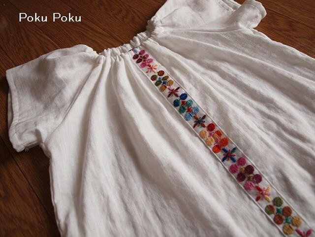 お花刺繍のギャザースモック☆100の画像1枚目
