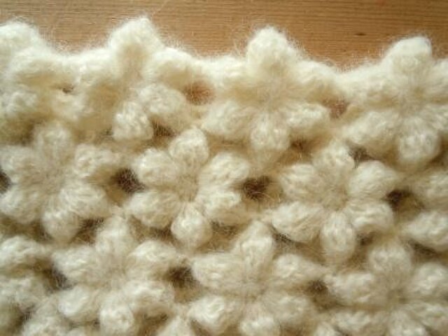 モヘアのふんわり花モチーフスヌード | iichi 日々の暮らしを心地よく