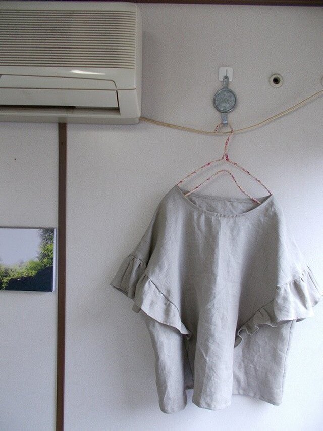 リネンフリル袖ブラウス