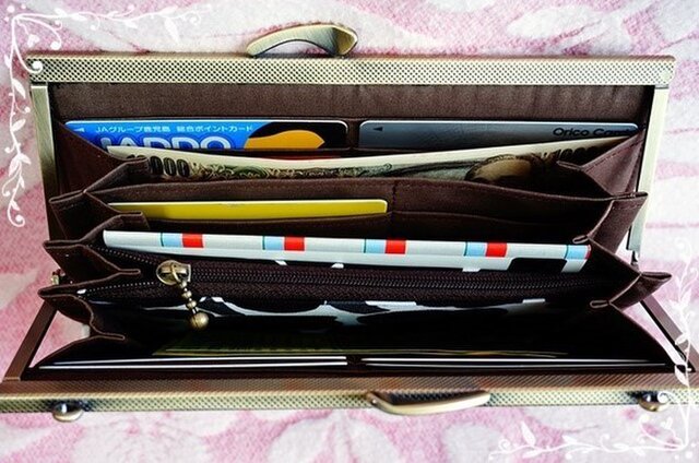 受注製作】YUWAレトロ花柄 通帳も入る浮足がま口長財布 | iichi