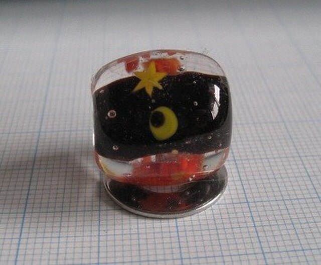 三日月と紅葉の画像1枚目