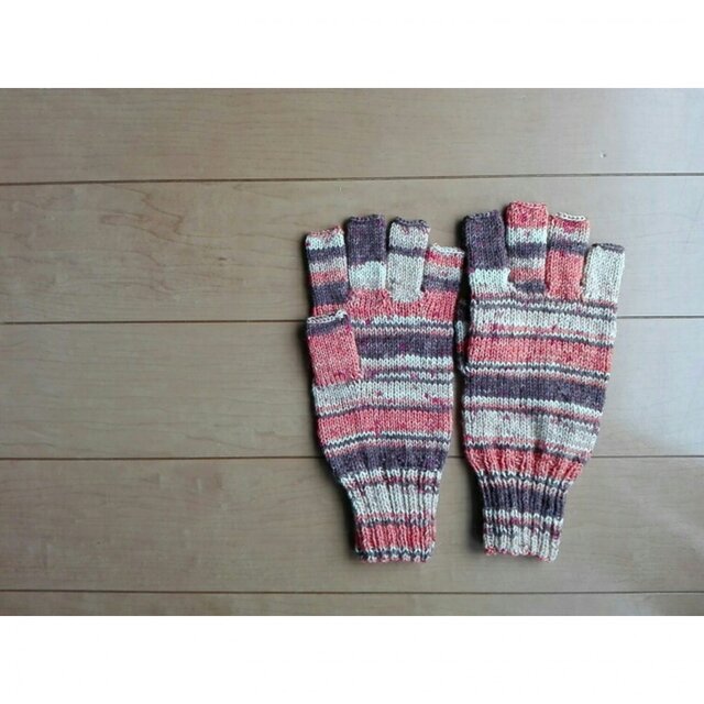 指先ほんのちょっと出の手袋