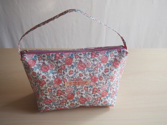 リバティラミネートポーチ | iichi 日々の暮らしを心地よくする