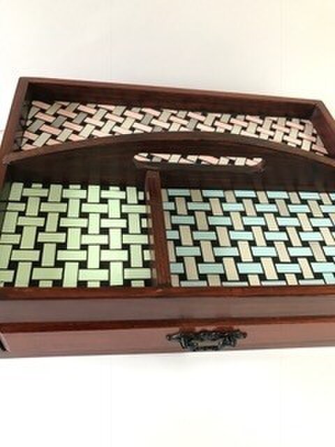 タイルで飾った小物入れの画像1枚目