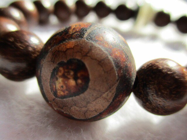 大珠18mm 丸三眼天珠 ベトナム産沈香 ミャンマー翡翠ブレスレットの画像1枚目