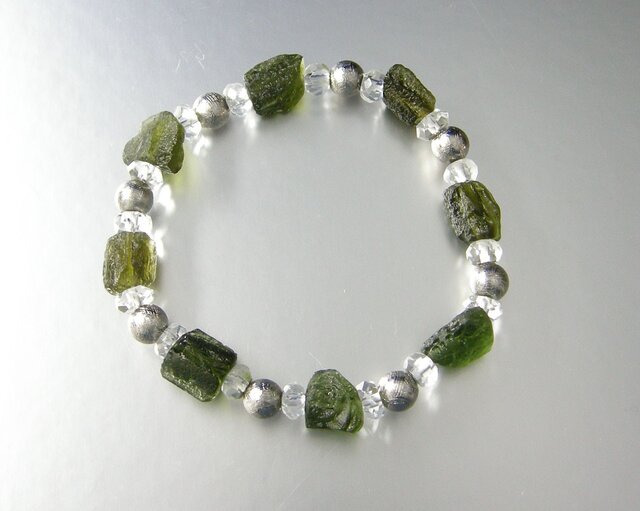 宇宙のパワーを力に。原石 モルダバイト と ギベオン隕石