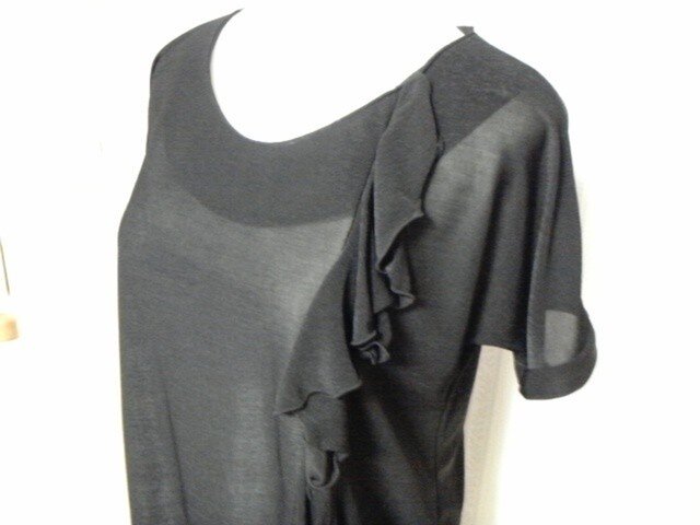 フリルTシャツの画像1枚目