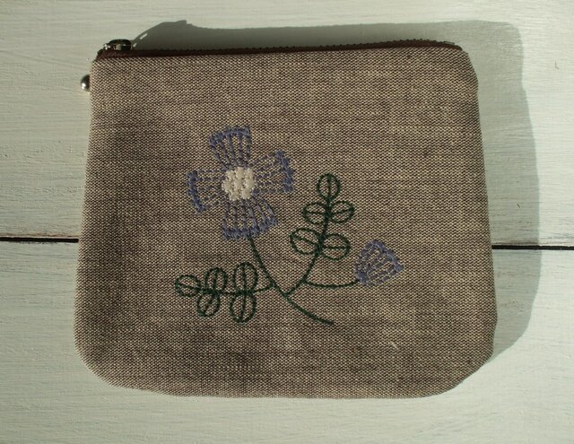 花刺繍のミニポーチ 茶綿麻の画像1枚目