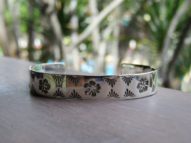Hibiscus Stamp Bangle ハイビスカスのバングル | iichi 日々の暮らし