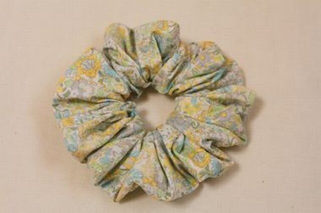 花柄シュシュ(イエロー)の画像1枚目
