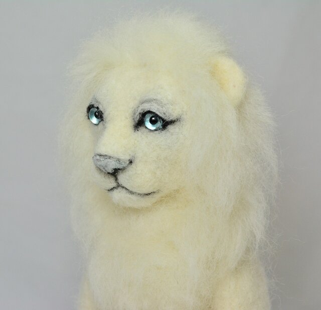 ホワイトライオン＊クリスマスプレゼント | iichi 日々の暮らしを