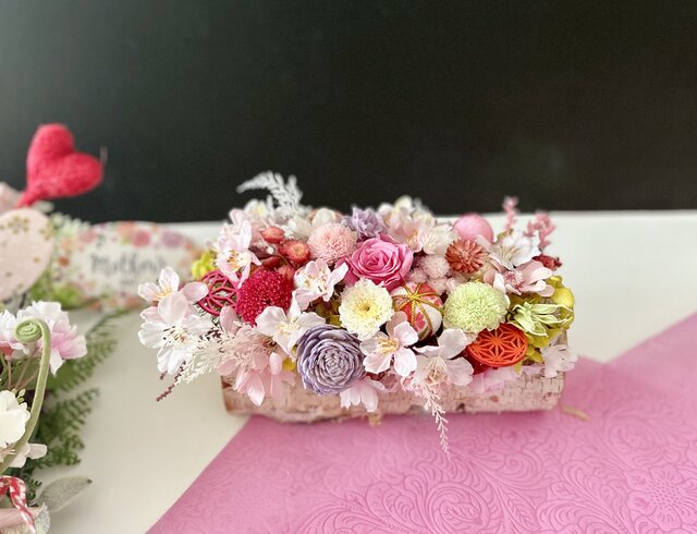 白樺の薔薇2本セットとお花のリース ご結婚お祝いや母の日プレゼント♡白樺フラワーアレンジ | iichi 日々