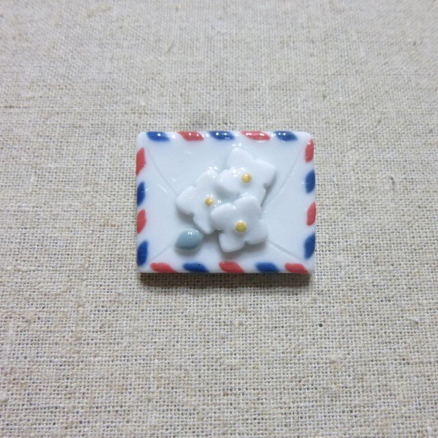 FlowerLetter ブローチの画像1枚目