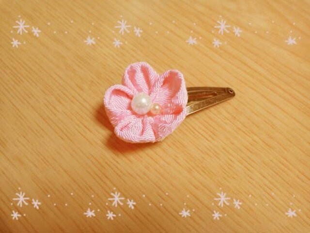 送料込み 着物 浴衣に 桜色のちりめん細工髪留め パッチンヘアクリップ Iichi ハンドメイド クラフト作品 手仕事品の通販