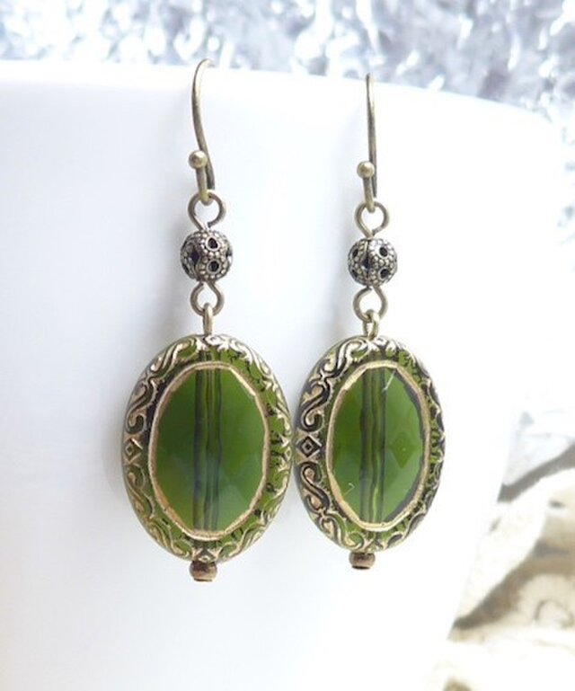 Cy.ドイツビーズのピアスAGオリーブ