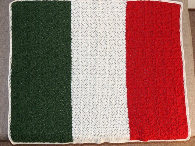 冬糸で仕上げたイタリア国旗のブランケットの画像1枚目