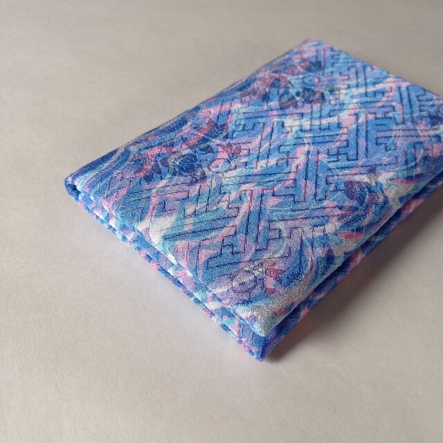 絹手染カード入れ(波・ピンク青)の画像1枚目