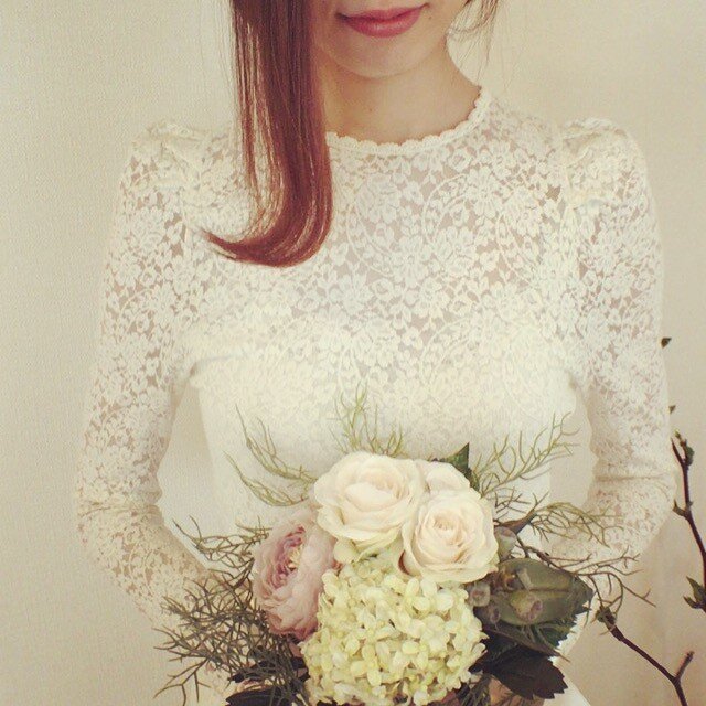 森の結婚式♡バラのナチュラルブーケとブートニアの画像1枚目