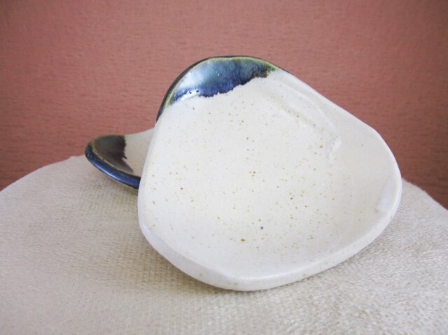 豆皿 おにぎり型(白・緑)2枚組の画像1枚目
