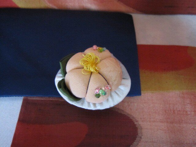 梅のピンクッション ちりめん細工の画像1枚目