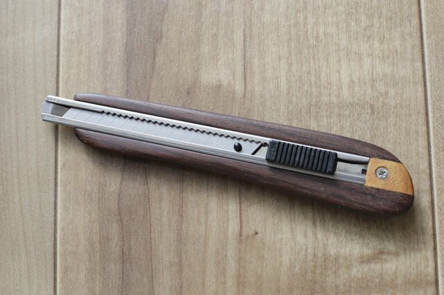【限定】右利き用木製カッターナイフ(ローズウッド)の画像1枚目
