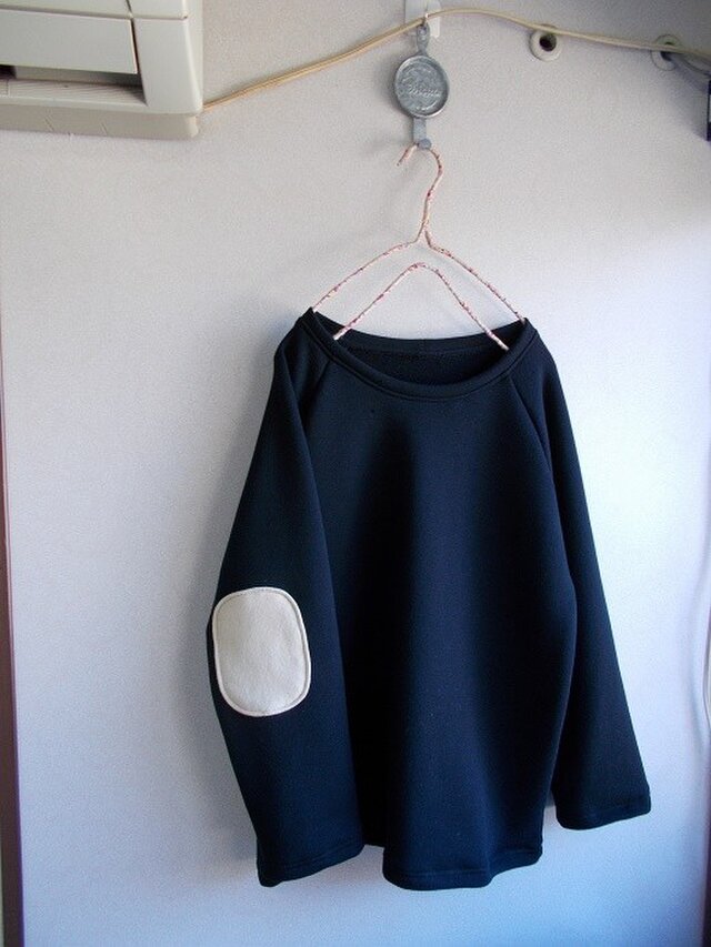 エルボーパッチプルトレーナー