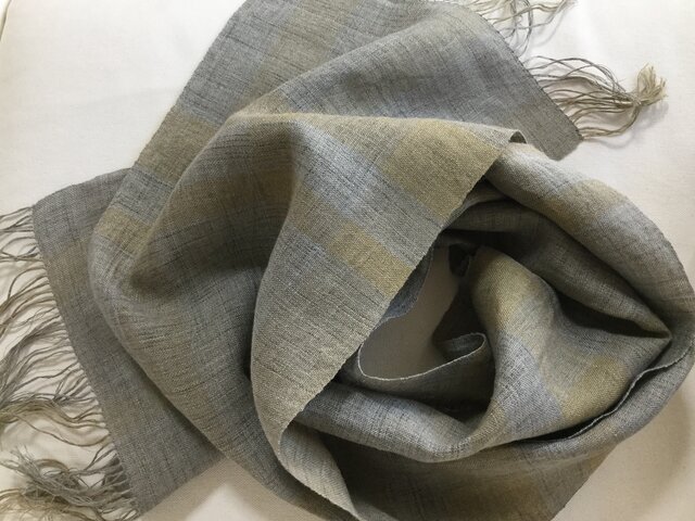 リネンの草木染め 手織りストールの画像1枚目