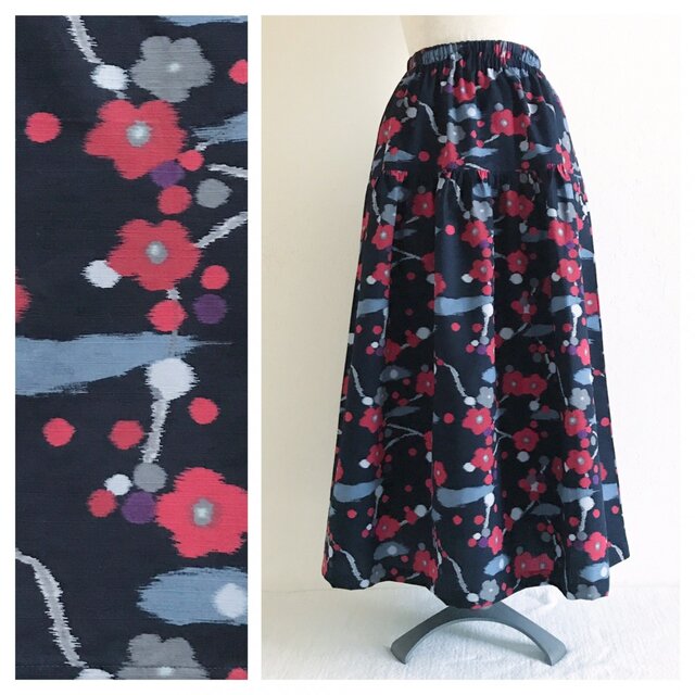 【和柄】はんなりと華やかな銘仙風ティアードスカート（濃紺×紅梅）