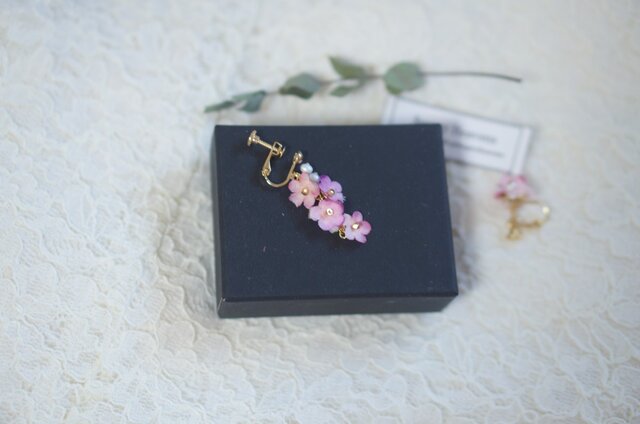 八重紅枝垂桜 イヤリング/ピアス 片耳の画像1枚目