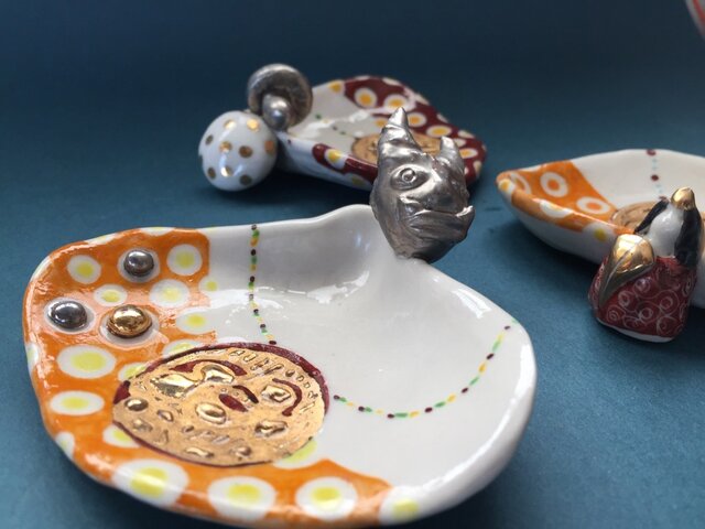 色絵貝形豆皿・(つづみ、鬼、キノコ) | iichi 日々の暮らしを心地よく