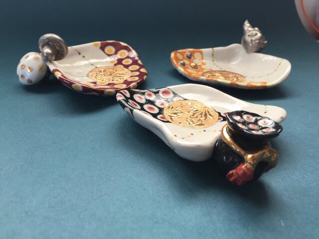 色絵貝形豆皿・(つづみ、鬼、キノコ) | iichi 日々の暮らしを心地よく