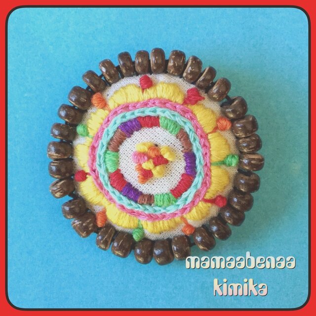 刺繍とビーズのお花ブローチ★1点ものの画像1枚目