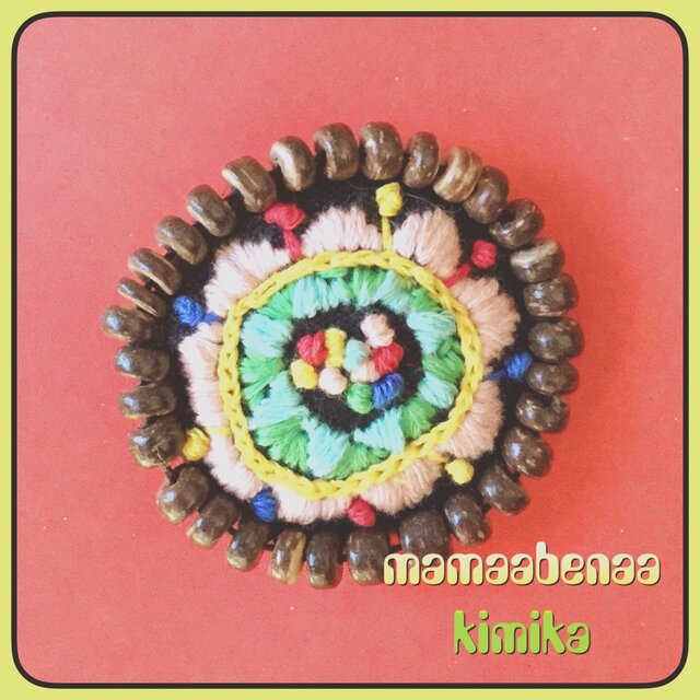 刺繍とビーズのお花ブローチ★1点ものの画像1枚目