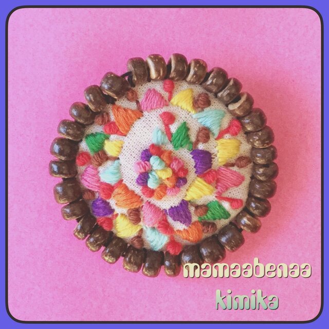 刺繍とビーズのお花ブローチ★1点ものの画像1枚目