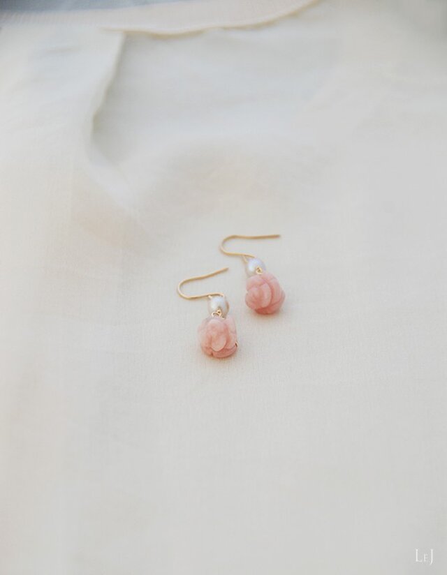 【送料無料・再出品】ピンクオパールのバラのピアス rosé