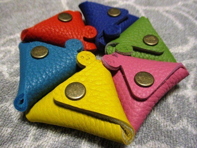 【ミニミニ2個セット】ちょっと突き出たトリヨンの三角コインケースの画像1枚目