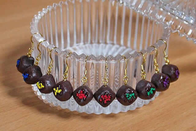 粒チョコピアスの画像1枚目