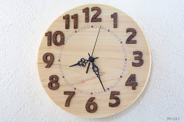 ドイツ製掛け時計素晴らしい木材です　クオーツ 大きな数字で見やすい檜の掛け時計【クオーツ時計】 | iichi