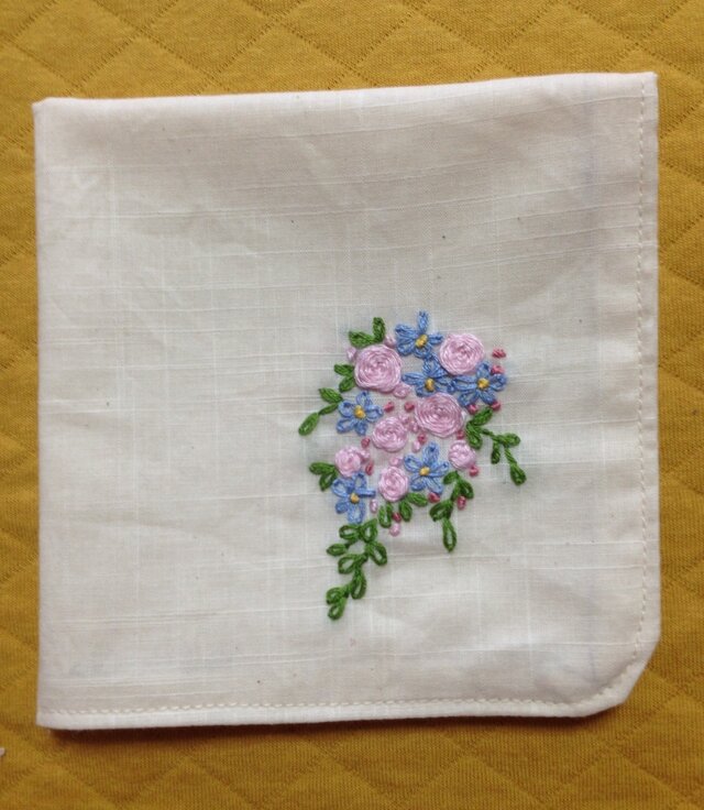 コットンの刺繍ハンカチ☆薔薇の花束の画像1枚目