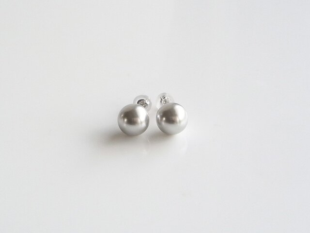 パールピアス10Kホワイトゴールド 色:グレーの画像1枚目